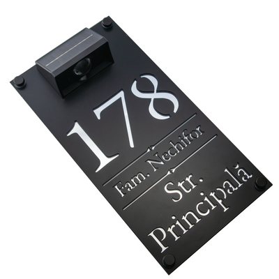 Numar de casa cu lampa solara led RGB Solar Premium 29x15 cm cu numele de familie – Negru/Argintiu Oglinda