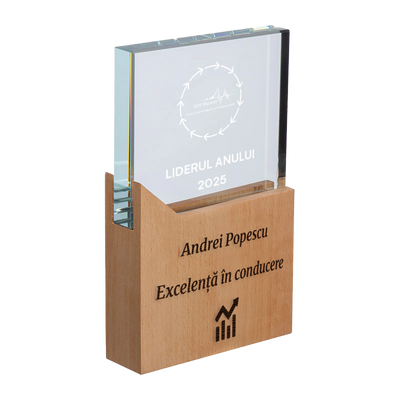 Trofeu cu baza din lemn personalizat - Liderul anului
